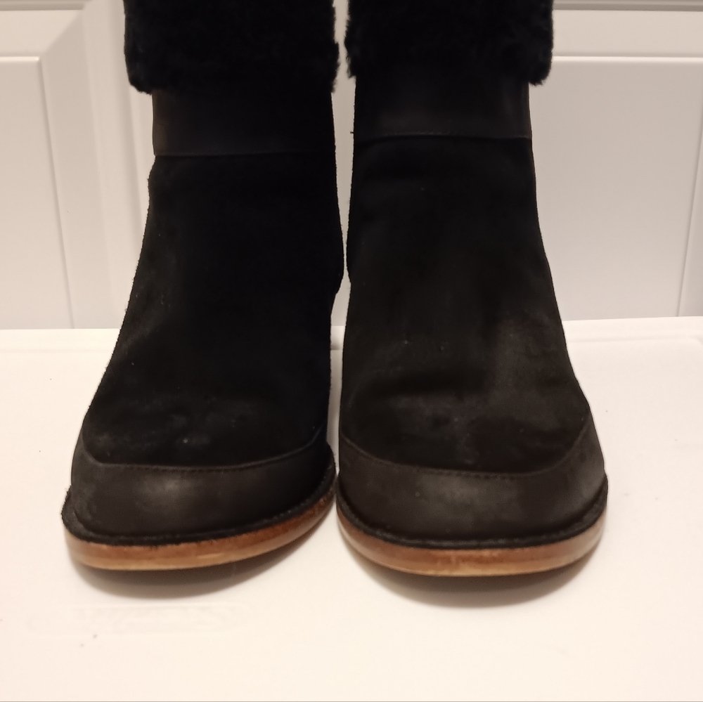 UGG| Kirke Ankle Boots Black Suede Shearling Trim Missing Shoe Lace 9.5 - Picture 7 of 8